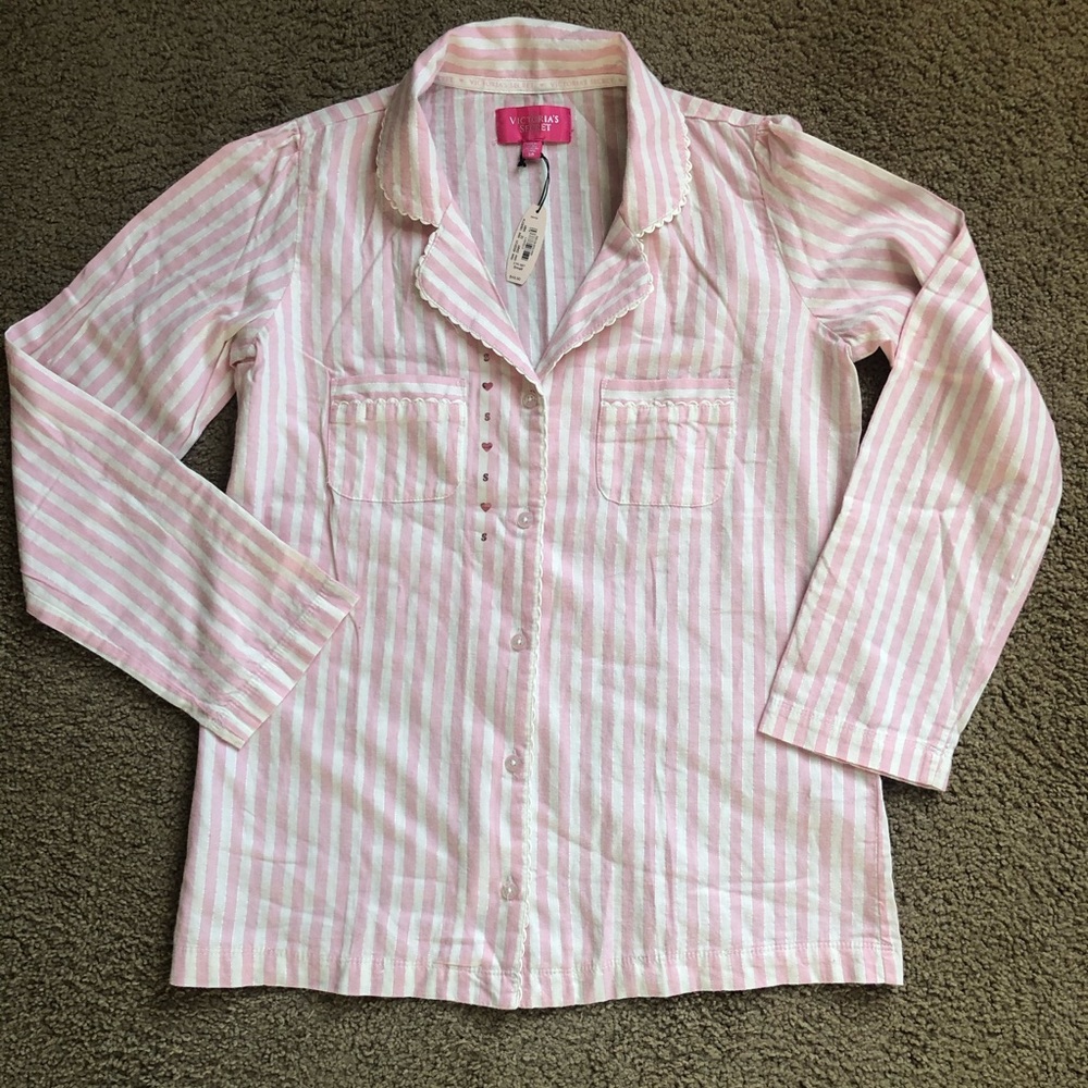 🍀 NWT VS Sleep shirt iconic pink and white stripe